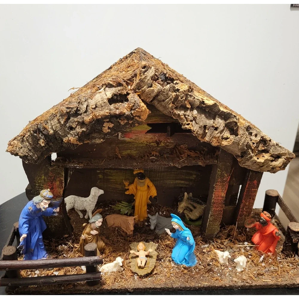 VTG Nativity Creche Stable w/Light Figures Made with Tree Bark Moss Italy Rustic